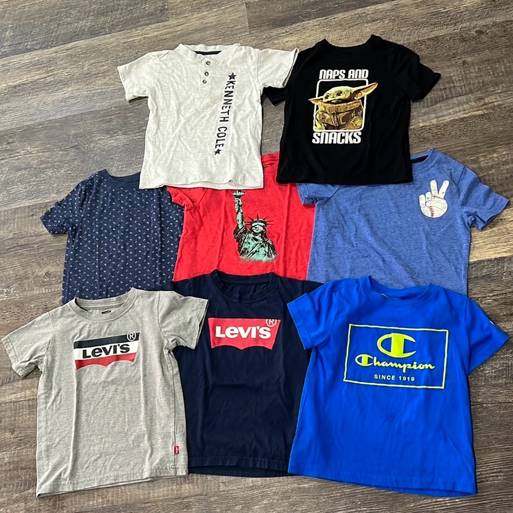 Boys short sleeve shirt. Size 5. Size XS.